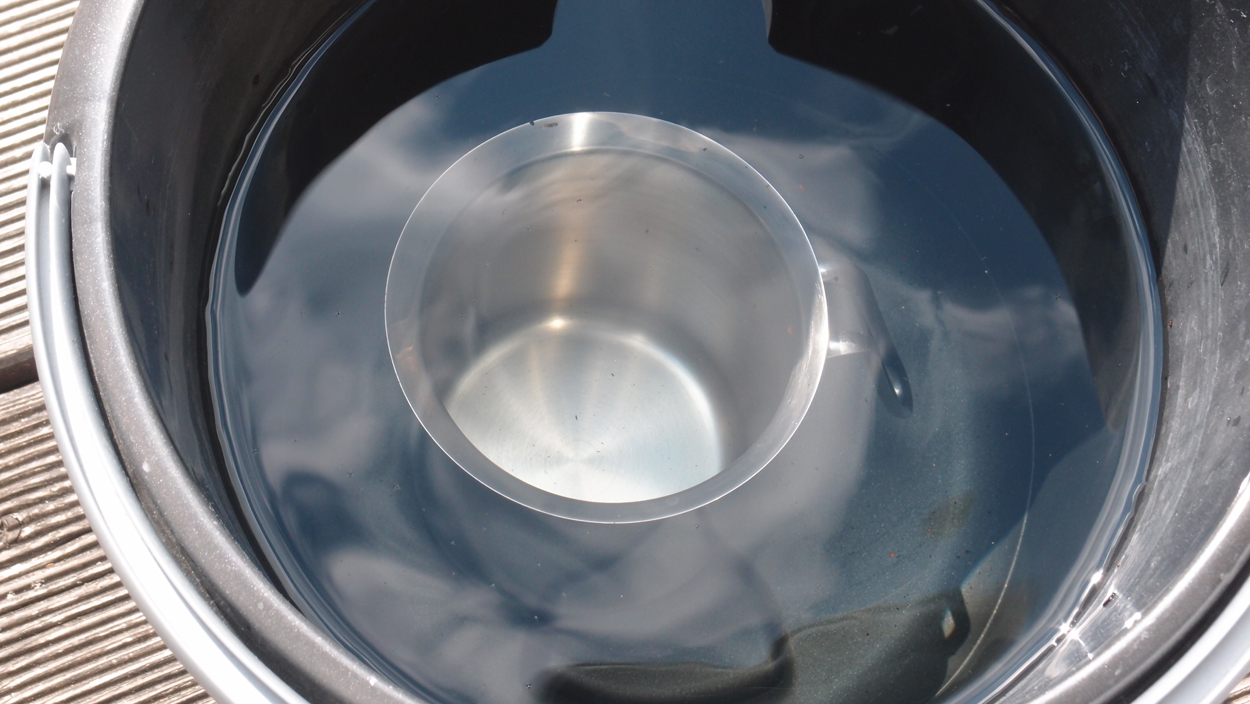 2019-05-24 Glas im Wasser im Topf